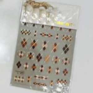 Körömdíszítő matrica rombusz pulcsi minta