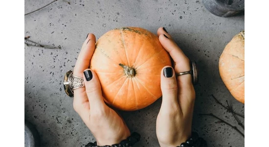 Halloweeni tradíciók és látványos körmös ötletek!